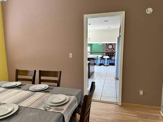 Image 6 of 38 For 293 Saybrook Way
