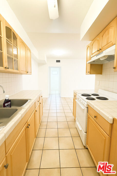 1434 Princeton St, Santa Monica CA: https://media.crmls.org/mediaz/d08c1590-8213-4d05-b034-a578c5cc2220.jpg