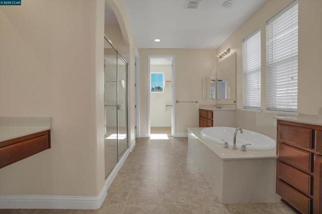 1411 Granite Creek Dr, Patterson CA: https://media.crmls.org/mediaz/d08ca362-c05d-42e9-8dc9-2826f86f04d3.jpg