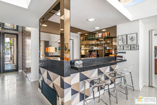 1404 E Sierra Way, Palm Springs CA: https://media.crmls.org/mediaz/d08d180a-d6be-4256-9429-bf0fff2263ef.jpg