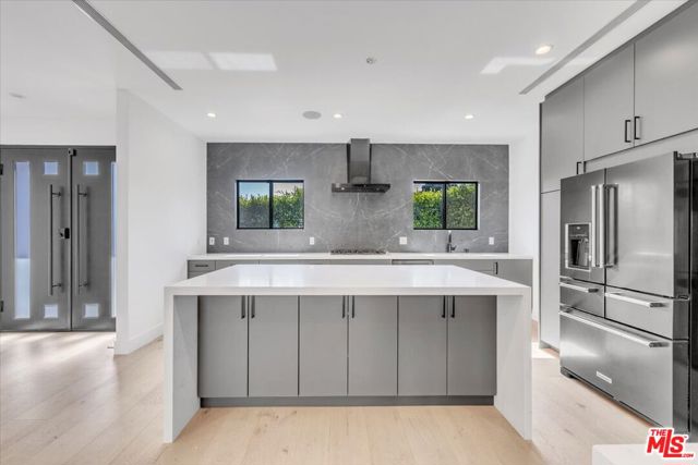 5456 Hazeltine Avenue, Sherman Oaks CA: https://media.crmls.org/mediaz/d08df152-fb71-4b46-bcab-ee8ee11223b9.jpg