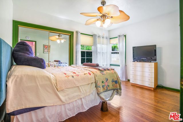 3007 W Clark Avenue, Burbank CA: https://media.crmls.org/mediaz/d08e16d7-4f7a-4f0e-8404-10a7b87fc860.jpg