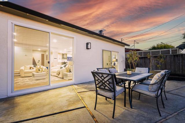 4349 La Cosa Ave, Fremont CA: https://media.crmls.org/mediaz/d08e2751-9096-4001-aa86-36173b7c3fa9.jpg