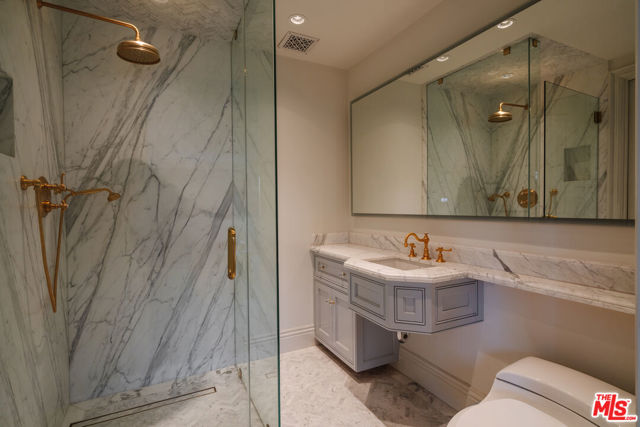 10950 Bellagio Road, Los Angeles CA: https://media.crmls.org/mediaz/d08e812b-3115-49be-85cc-de30cd7218e2.jpg