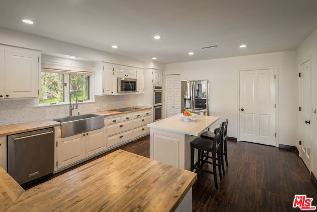 4713 Bedel Street, Woodland Hills CA: https://media.crmls.org/mediaz/d08ee9a2-bb33-4c09-aebb-259a4ec0211c.jpg