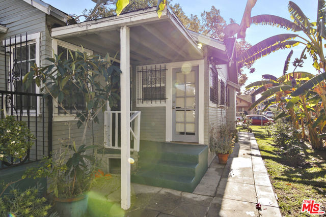 1451 W 37th Drive, Los Angeles CA: https://media.crmls.org/mediaz/d08f009b-cdc2-4ea9-a505-80c739f2c2f8.jpg