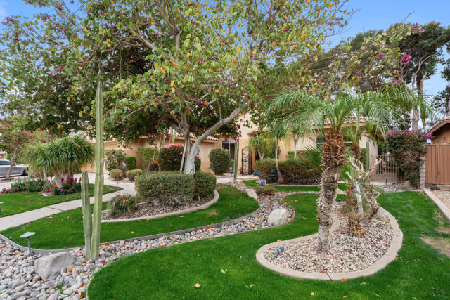 77703 Ashberry Court, Palm Desert CA: https://media.crmls.org/mediaz/d08fe50a-c488-40d3-8462-fbd683905a44.jpg