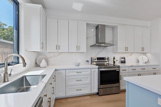 2572 Borax Drive, Santa Clara CA: https://media.crmls.org/mediaz/d0904df1-4259-4951-ae37-2f850c7da190.jpg