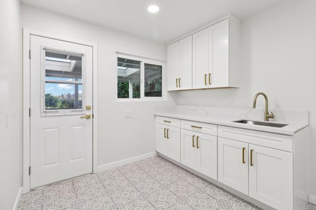 1917 Friendly Drive, Vista CA: https://media.crmls.org/mediaz/d090888b-3de4-437d-bca2-f5de7fdda614.jpg