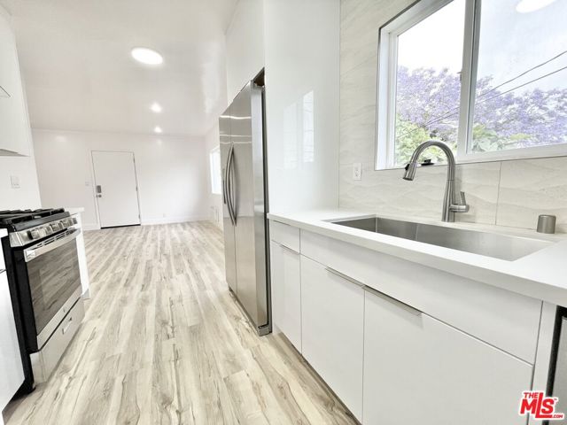 634 Flower, Los Angeles CA: https://media.crmls.org/mediaz/d090e4a8-a3e8-4a60-8389-deabd59249c5.jpg