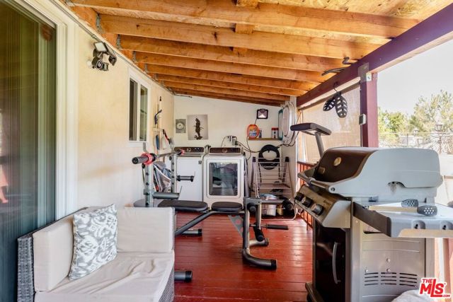 15555 High Knoll Road, Encino CA: https://media.crmls.org/mediaz/d0910809-db36-491b-9bb4-26121608ed6b.jpg