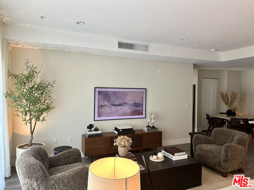 1223 N Hayworth Avenue #2