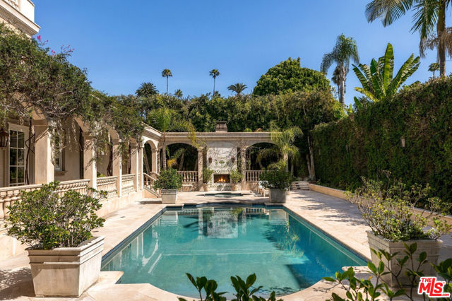 628 North Rodeo Drive photo 14