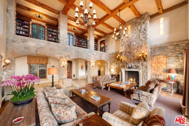 1915 Monte Alegre Drive, Carpinteria CA: https://media.crmls.org/mediaz/d0918f66-59c1-477c-b554-b50c4517bbc1.jpg