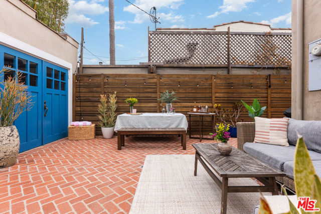1774 Washington Way, Venice CA: https://media.crmls.org/mediaz/d091f1b2-745a-446c-8d4d-5f225464668a.jpg