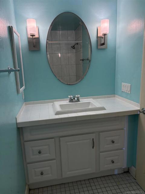 1460 Seacoast, Imperial Beach CA: https://media.crmls.org/mediaz/d092acca-10eb-45e5-8216-ce64da66d132.jpg
