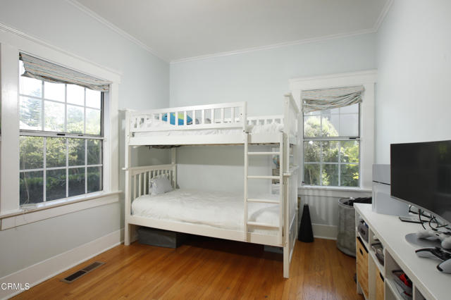 662 S El Molino Avenue, Pasadena CA: https://media.crmls.org/mediaz/d092d7aa-e62b-46f0-b21e-65bef20fa125.jpg