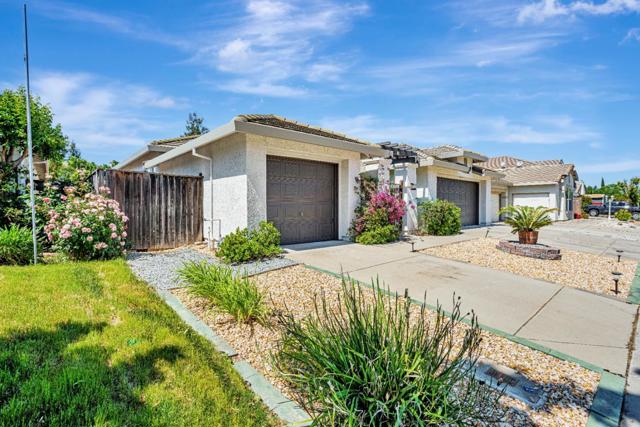 9712 Bovill Drive, Elk Grove CA: https://media.crmls.org/mediaz/d092e854-b5dc-43aa-8a0e-224337e2a1e9.jpg