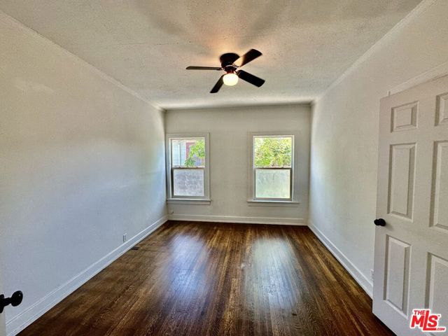 2941 9th Avenue, Los Angeles CA: https://media.crmls.org/mediaz/d09381da-9e7f-48bf-b59a-31040750a10d.jpg