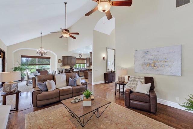 12315 Harding Avenue, San Martin CA: https://media.crmls.org/mediaz/d0949c3c-4242-4a96-bea5-8fd06f4d636d.jpg