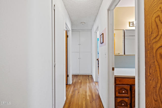 6449 Quakertown Avenue, Woodland Hills CA: https://media.crmls.org/mediaz/d094d499-7b98-47e2-9725-ead7fc3013db.jpg