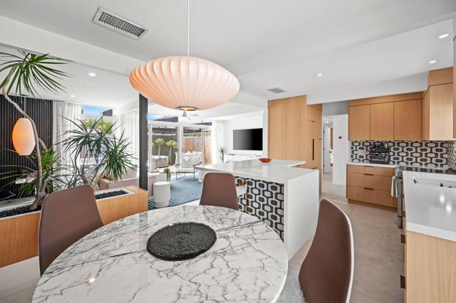 1740 N Via Miraleste, Palm Springs CA: https://media.crmls.org/mediaz/d0950be2-1ae0-4427-97cf-48ec68bea46e.jpg