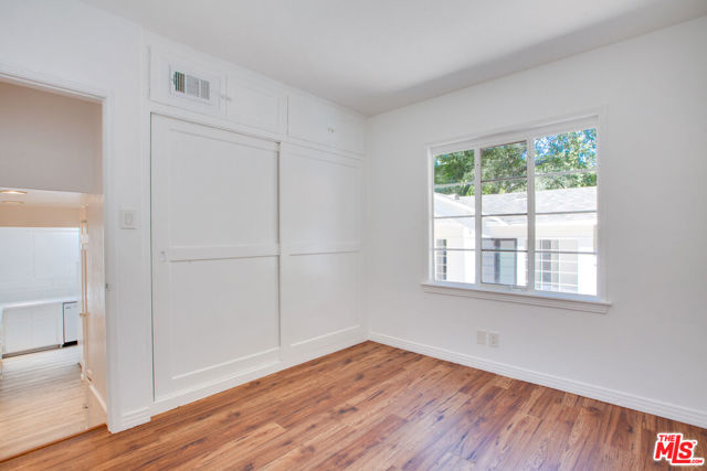 10321 Chrysanthemum Lane, Los Angeles CA: https://media.crmls.org/mediaz/d095348e-44e9-492d-a55f-c409bebb9688.jpg