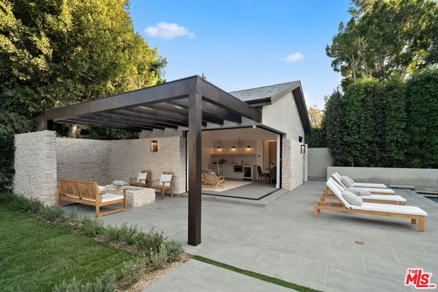 10444 Charing Cross Road, Los Angeles CA: https://media.crmls.org/mediaz/d095b0c3-aaee-4ee1-a9a9-6ce88adf59fa.jpg