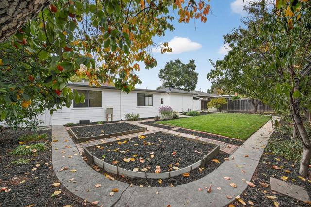 866 Stonehurst Way, Campbell CA: https://media.crmls.org/mediaz/d0972c4f-20da-4dc9-a2d8-e525243e3756.jpg