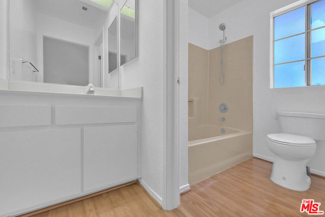8741 Darby Avenue, Northridge CA: https://media.crmls.org/mediaz/d0978ae6-8bb2-4ff2-b00c-b8f5f25d5b24.jpg