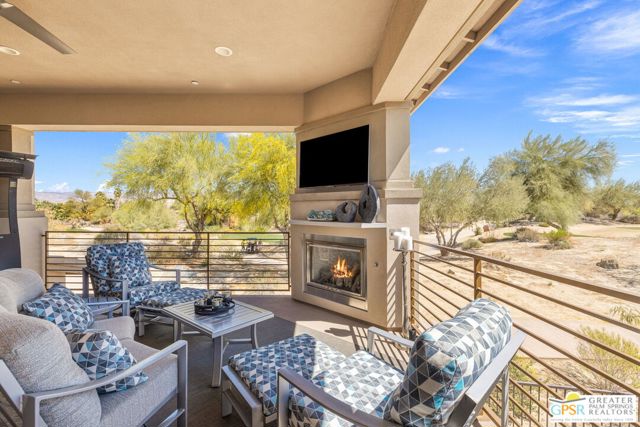 504 Retreat Circle, Palm Desert CA: https://media.crmls.org/mediaz/d097eb94-8e94-48eb-a3bc-9ebc34e25a9e.jpg