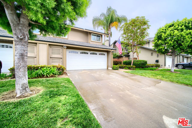 52 Carriage Hill Lane, Laguna Hills CA: https://media.crmls.org/mediaz/d0983ba3-0e77-4713-ae8b-85d34ae8938b.jpg