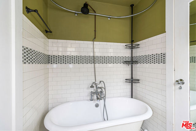 8966 Cadillac Avenue, Los Angeles CA: https://media.crmls.org/mediaz/d0988606-2103-4ba9-a077-9827fa5458db.jpg