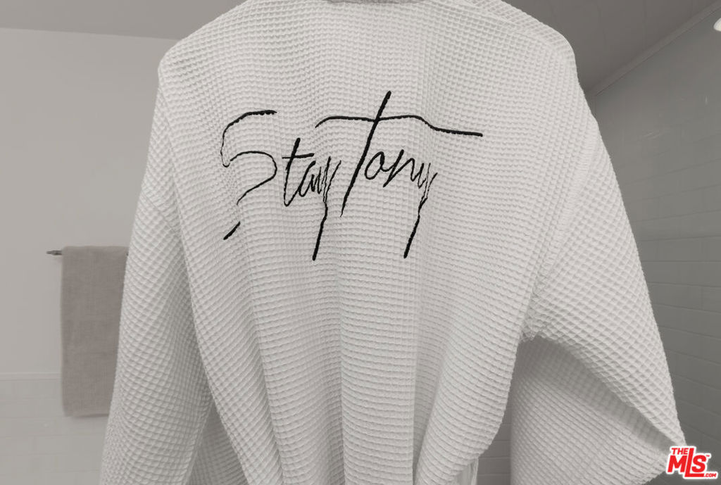 https://media.crmls.org/mediaz/d098c58f-928a-4678-8941-d5fb9bbbeb41.jpg?preset=X-Large