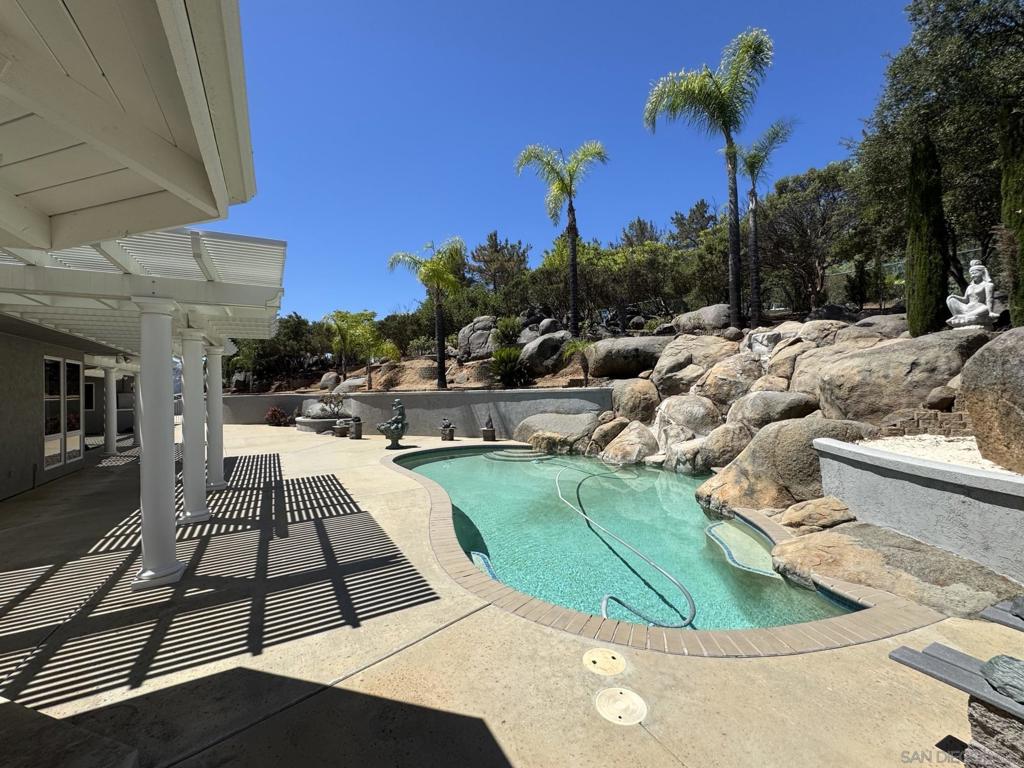 MLS #250034393SD img 61