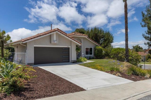 7911 Terraza Disoma, Carlsbad CA: https://media.crmls.org/mediaz/d099d293-e2b8-4be4-9e18-326d6a322af5.jpg