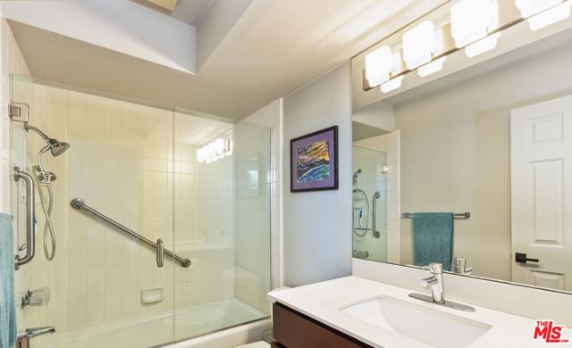 13082 Mindanao Way, Marina del Rey CA: https://media.crmls.org/mediaz/d099ee55-6c83-4edd-be72-baa9a8312fb2.jpg