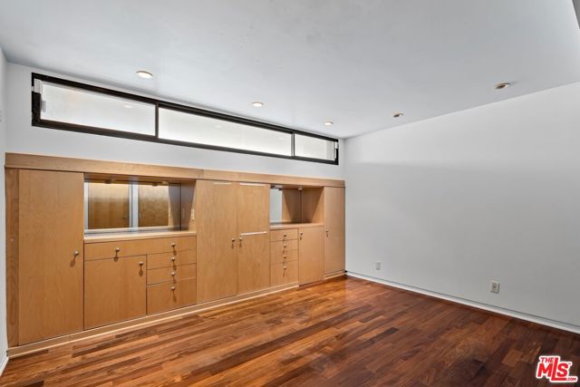 6 Eastwind Street, Marina del Rey CA: https://media.crmls.org/mediaz/d099f907-1e2b-48d0-871c-f598aac3c672.jpg
