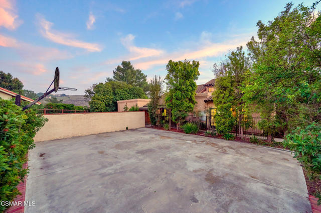 751 Wildwood Avenue, Thousand Oaks CA: https://media.crmls.org/mediaz/d09a7d59-f5a9-4305-b2da-60d9f38beaa0.jpg