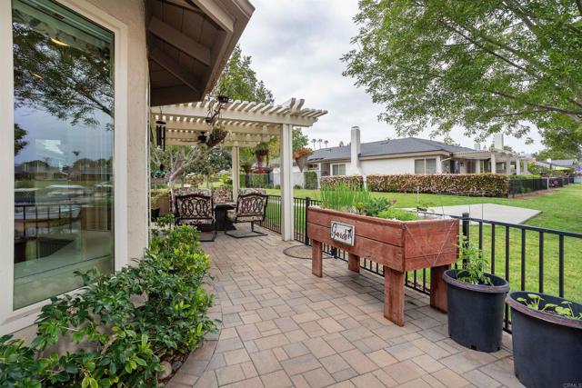 1564 Via Brisa Del Lago, San Marcos CA: https://media.crmls.org/mediaz/d09aa1a4-db49-4708-8233-90d34ff1637b.jpg