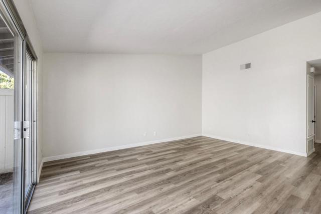 242 Eveningside Gln, Escondido CA: https://media.crmls.org/mediaz/d09af2f7-b5d9-4dc0-b690-674315a90676.jpg