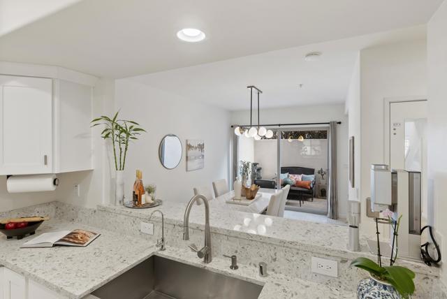 7520 Draper Ave, La Jolla CA: https://media.crmls.org/mediaz/d09b7073-1b58-4a72-aa37-018c6d545c0f.jpg