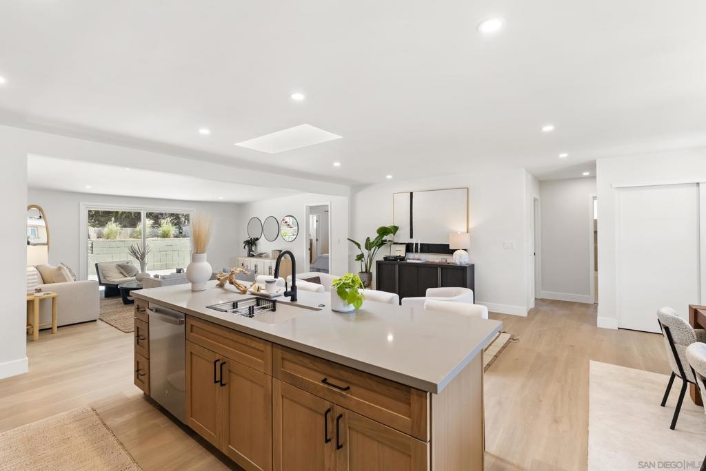 MLS #250034115SD img 13