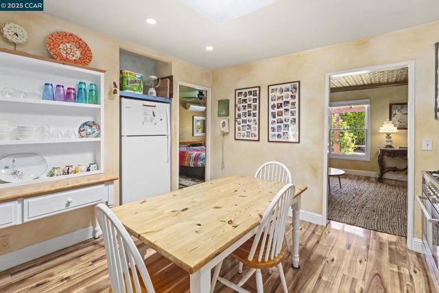 17190 Cedar Ave, Sonoma CA: https://media.crmls.org/mediaz/d09d1acc-9146-486b-bd03-0d9110cae286.jpg