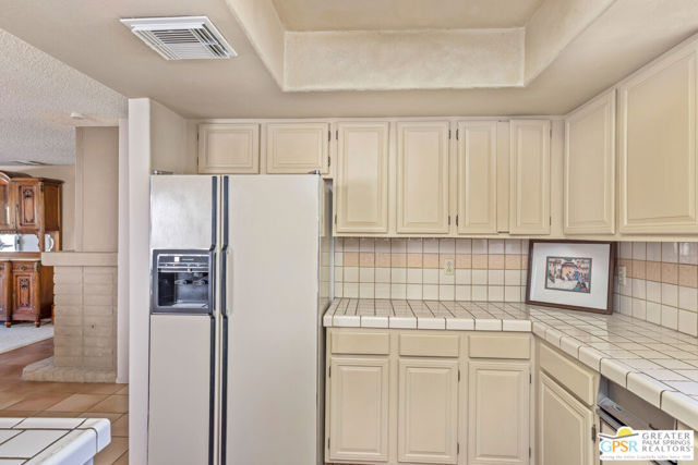64670 Pinehurst Circle, Desert Hot Springs CA: https://media.crmls.org/mediaz/d09d8d2f-70a0-4b27-a7b8-a94805f679d5.jpg