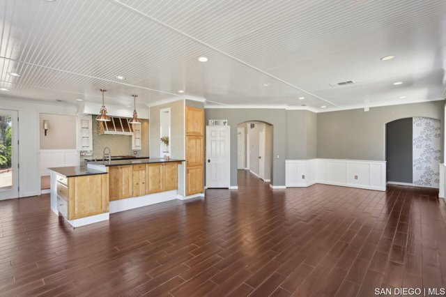 25 Villa Roma, Lake Elsinore CA: https://media.crmls.org/mediaz/d09e52ee-3d82-4c7c-bfd3-23316ce43115.jpg