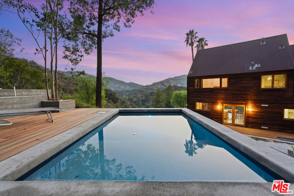 1904 Oak Drive, Topanga, CA 90290