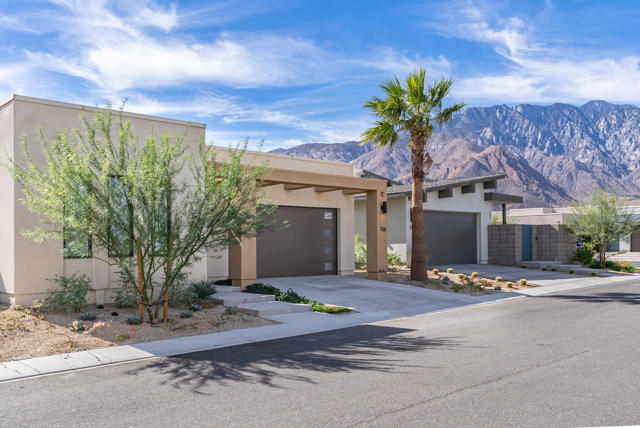 761 Nugget Lane, Palm Springs CA: https://media.crmls.org/mediaz/d09f1fd8-33a5-473d-88c2-6f9f0318724f.jpg