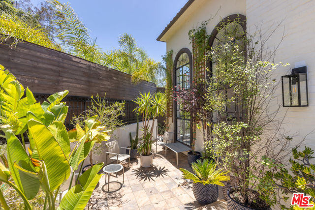 2651 La Cuesta Drive, Los Angeles CA: https://media.crmls.org/mediaz/d09f50eb-db5d-47b1-bd59-5e06dd93658a.jpg