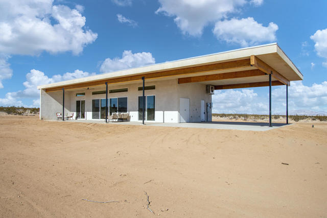 62751 Winters Road, Joshua Tree CA: https://media.crmls.org/mediaz/d09f5ad5-7749-4781-8b44-f4a1adf9b347.jpg